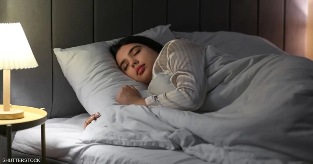 لحماية ظهرك وقلبك في آن واحد.. ما وضعية النوم الصحيحة؟