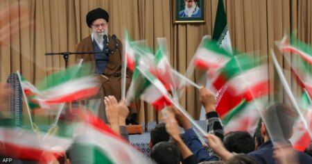 خامنئي يقر بمطالب المحتجين "المحقة" ويحذر من "الشغب"