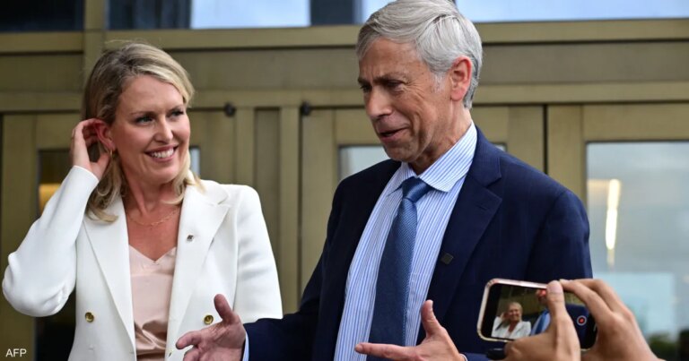 دافع عن مؤسس "ويكيليكس".. من هو محامي مادورو؟