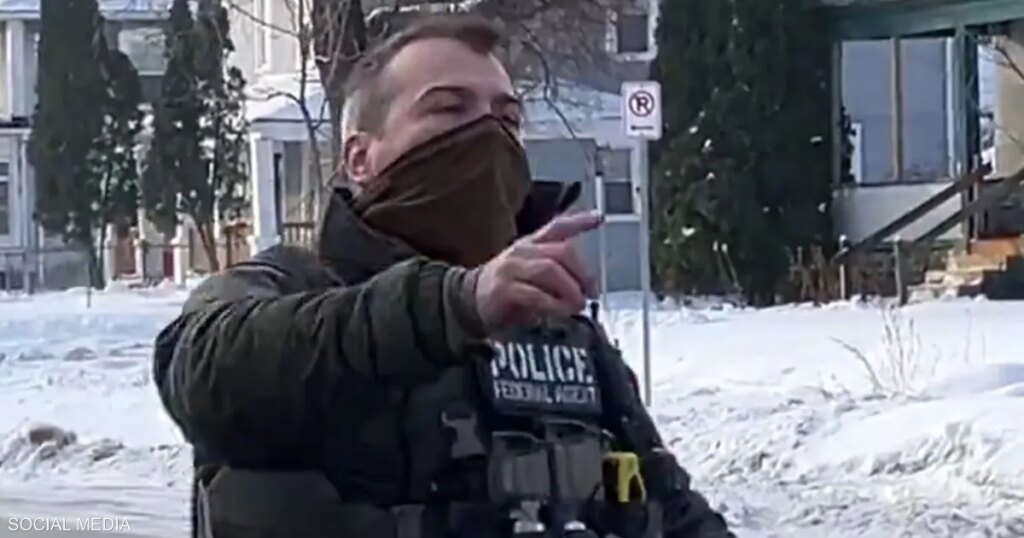 فيديو "الرصاصة المميتة".. مقتل امرأة على يد الشرطة الأميركية