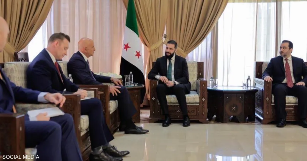 نيابة عن ترامب.. براك يلتقي الشرع لبحث التطورات في حلب