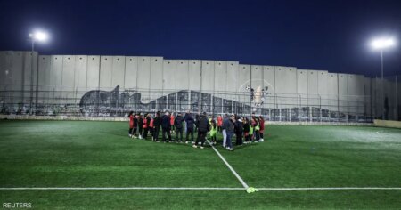 إسرائيل تأمر بهدم ملعب كرة قدم في الضفة.. بسبب الجدار العازل