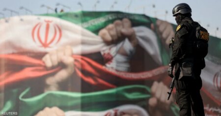 إيران تتهم الولايات المتحدة بالبحث عن "ذريعة" للتدخل العسكري