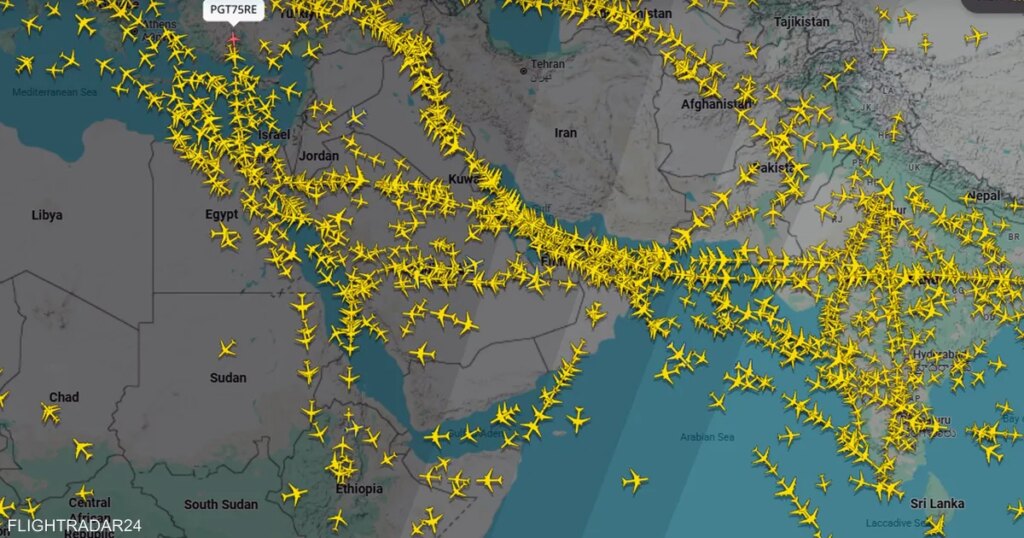 صورة تظهر خلو المجال الجوي الإيراني من حركة الطيران