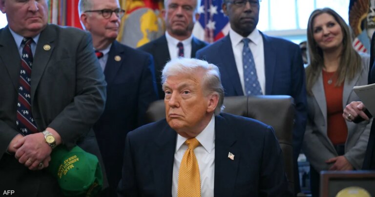 ضرب إيران.. ترامب يفتح باب الحوار ويبقي إصبعه "على الزناد"