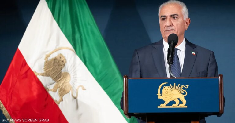 "توقيت حساس وولاء سري".. نجل شاه إيران يدعو للضغط على طهران