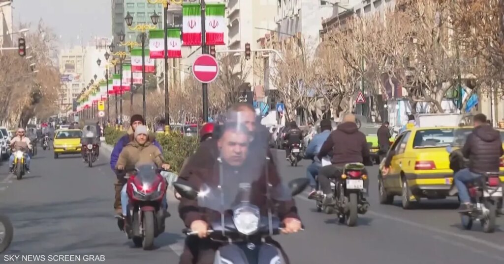 معارك على جبهتين.. كيف يواجه النظام الإيراني الضغوط؟