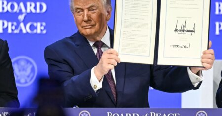 ترامب يوقع الميثاق التأسيسي لـ"مجلس السلام" في دافوس