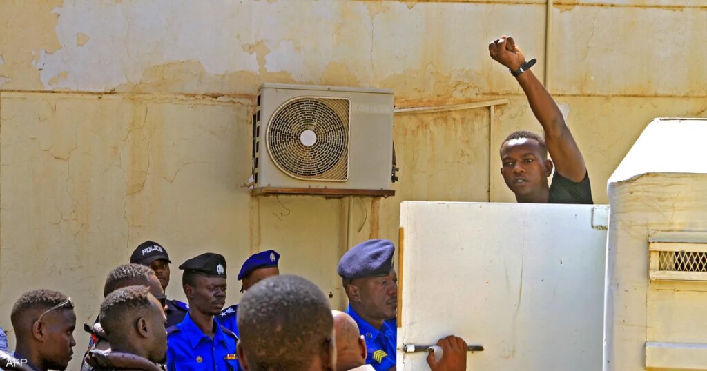 مسلحون داخل المحاكم.. مخاوف من قضاء تحت الترهيب في السودان
