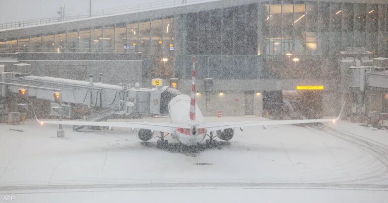 عاصفة شتوية هائلة تلغي نحو 11400 رحلة جوية في أميركا