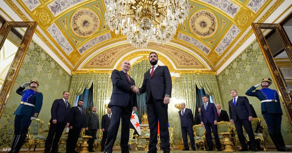 بوتين والشرع يلتقيان.. وقوات روسية تنسحب من مواقعها في سوريا