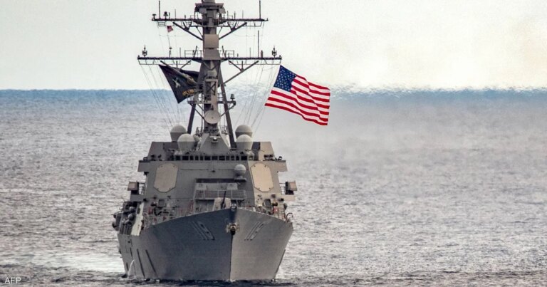 تحركات عسكرية.. وصول مدمرة أميركية جديدة وإيران تجري مناورات
