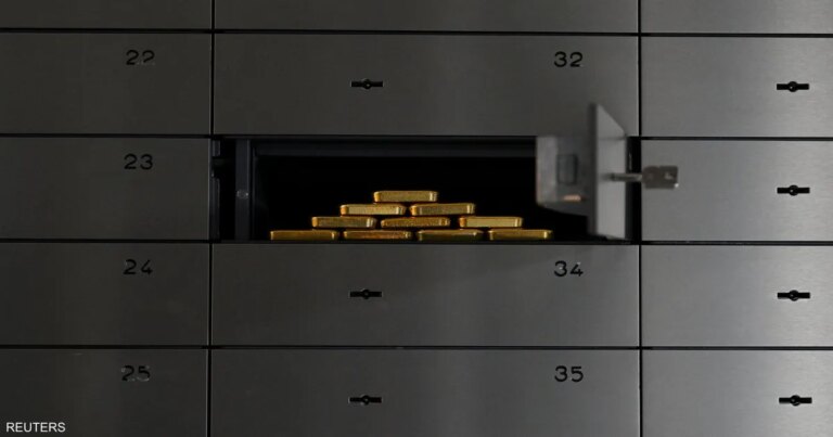 الذهب يتجه لأفضل مكاسب شهرية منذ 1980