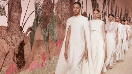 أجندة الموضة لعام 2026.. عروض لا تُفوّت حول العالم