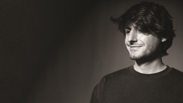 بيترو تيرزيني: لغتي الفنية تقوم على السخرية الذكية والمفارقة بيترو تيرزيني: لغتي الفنية تقوم على السخرية الذكية والمفارقة