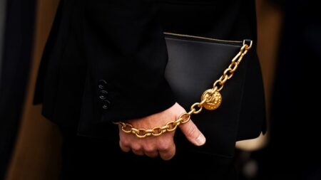 حقائب كلاتش عصرية تناسبكِ على مدار اليوم حقائب كلاتش عصرية تناسبكِ على مدار اليوم