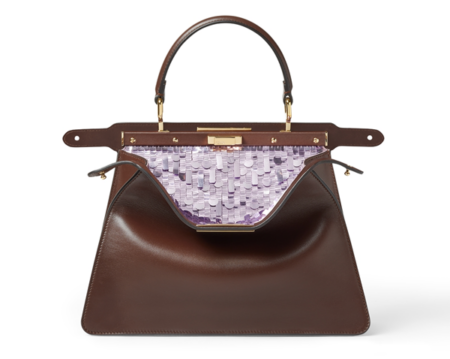 حقيبة «PEEKABOO» تكشف عن جمالها الداخلي