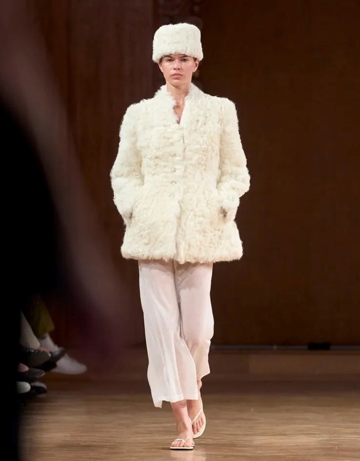 غطاء الرأس موضة شتاء 2026.. أساليب عصرية لتنسيقه