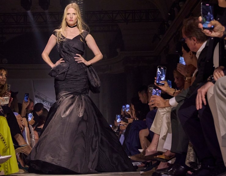 ‫من الأزياء الرجالية العصرية إلى الكوتور.. باريس تستعد لشهر حافل بالموضة