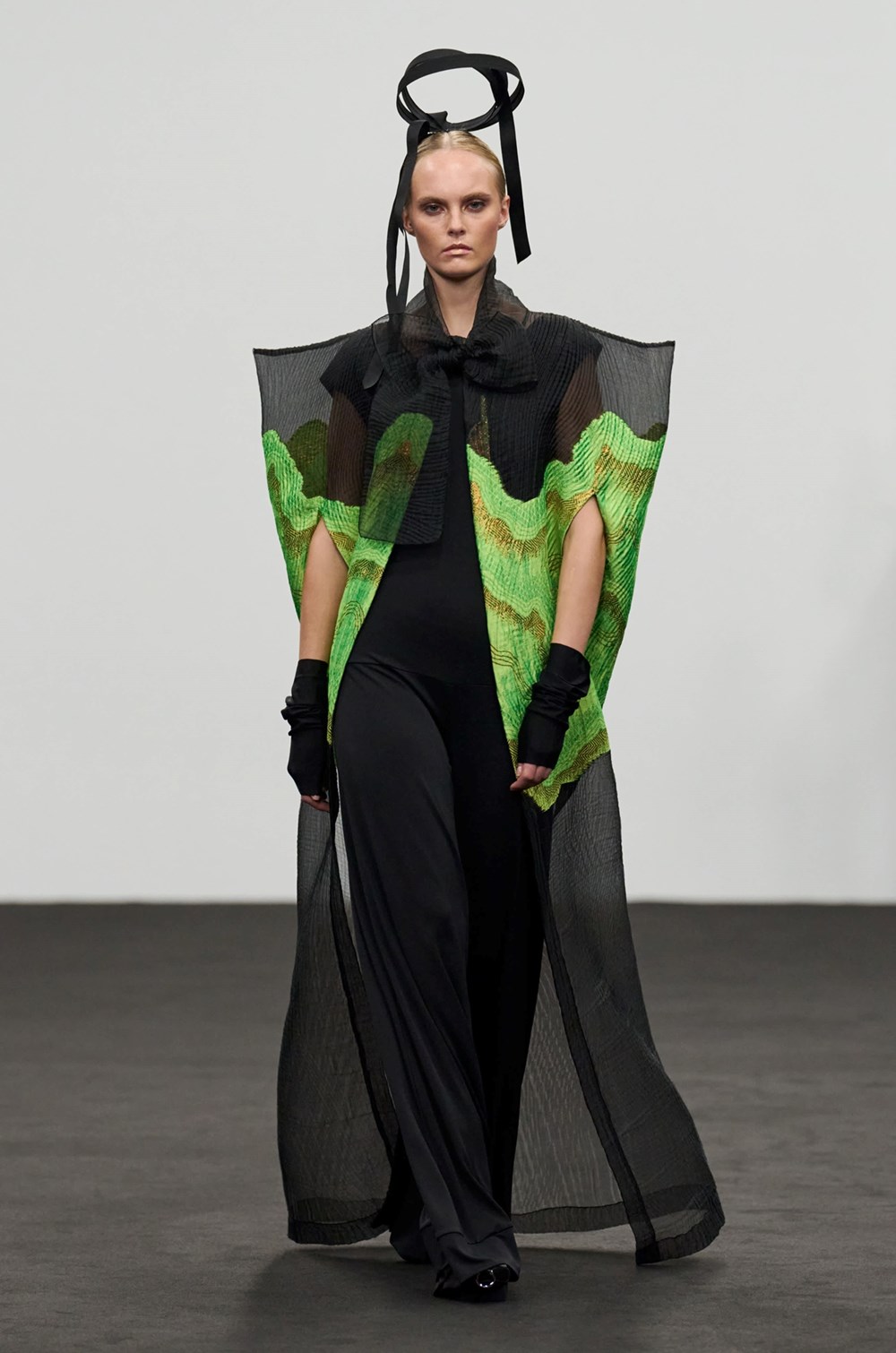 «ألبرتا فيرّيتي» تفتتح أسبوع دبي للموضة لخريف وشتاء 2026