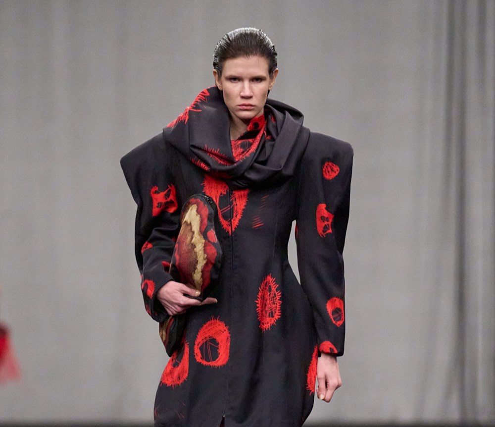 «ألبرتا فيرّيتي» تفتتح أسبوع دبي للموضة لخريف وشتاء 2026