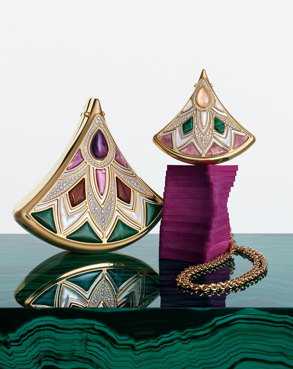 حقائب «بولغري» الجديدة.. تفاصيل صغيرة تتسع لأكبر المعاني