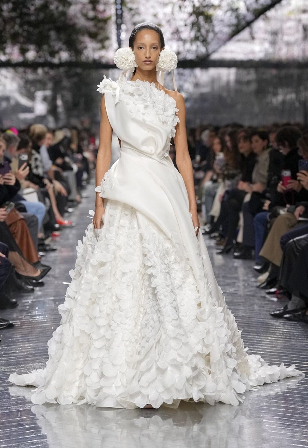 أول عرض لجوناثان أندرسون مع «ديور».. في باريس