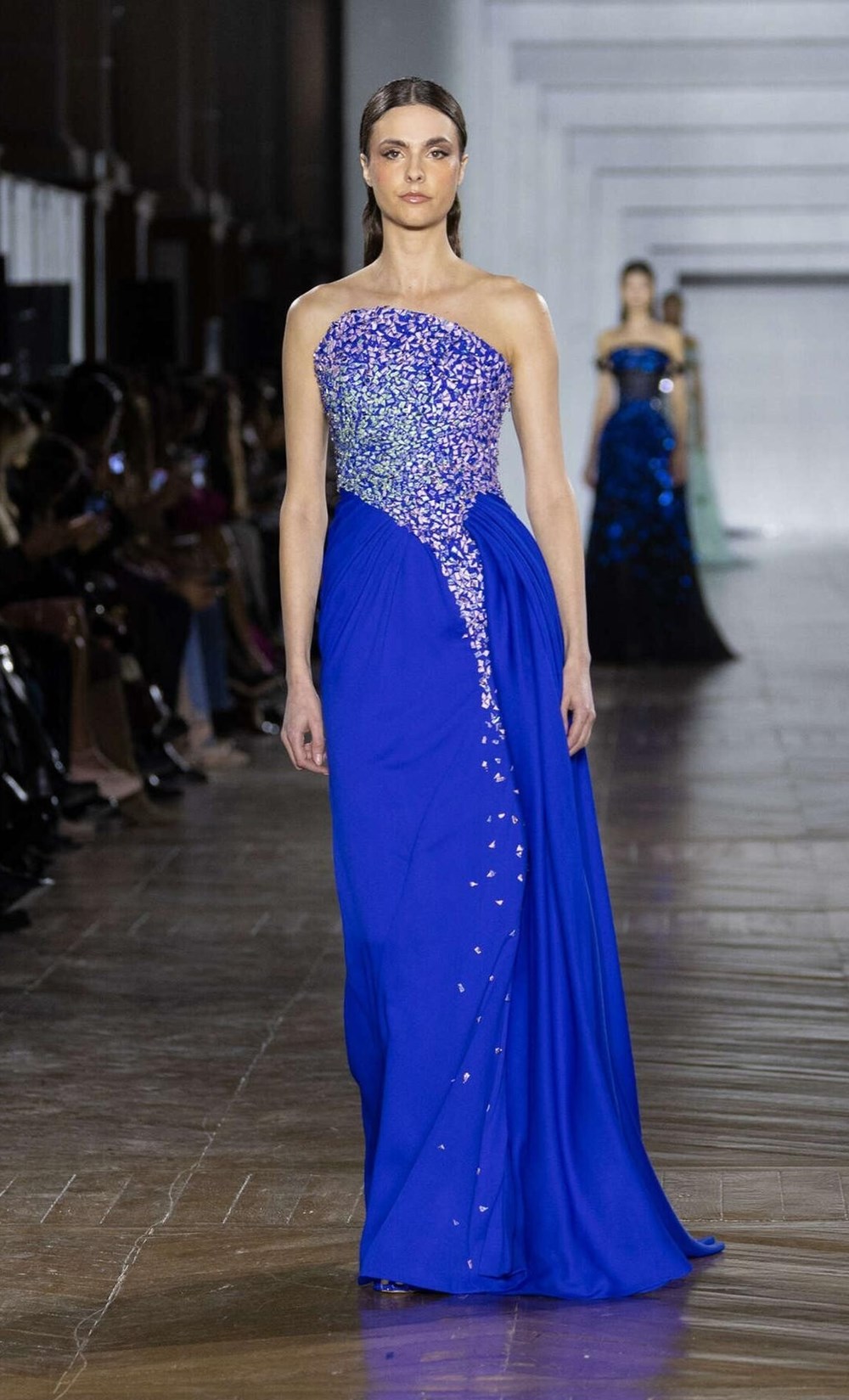 طوني ورد يضيء «أسبوع الهوت كوتور» في باريس.. بمجموعته «Facets of Light»