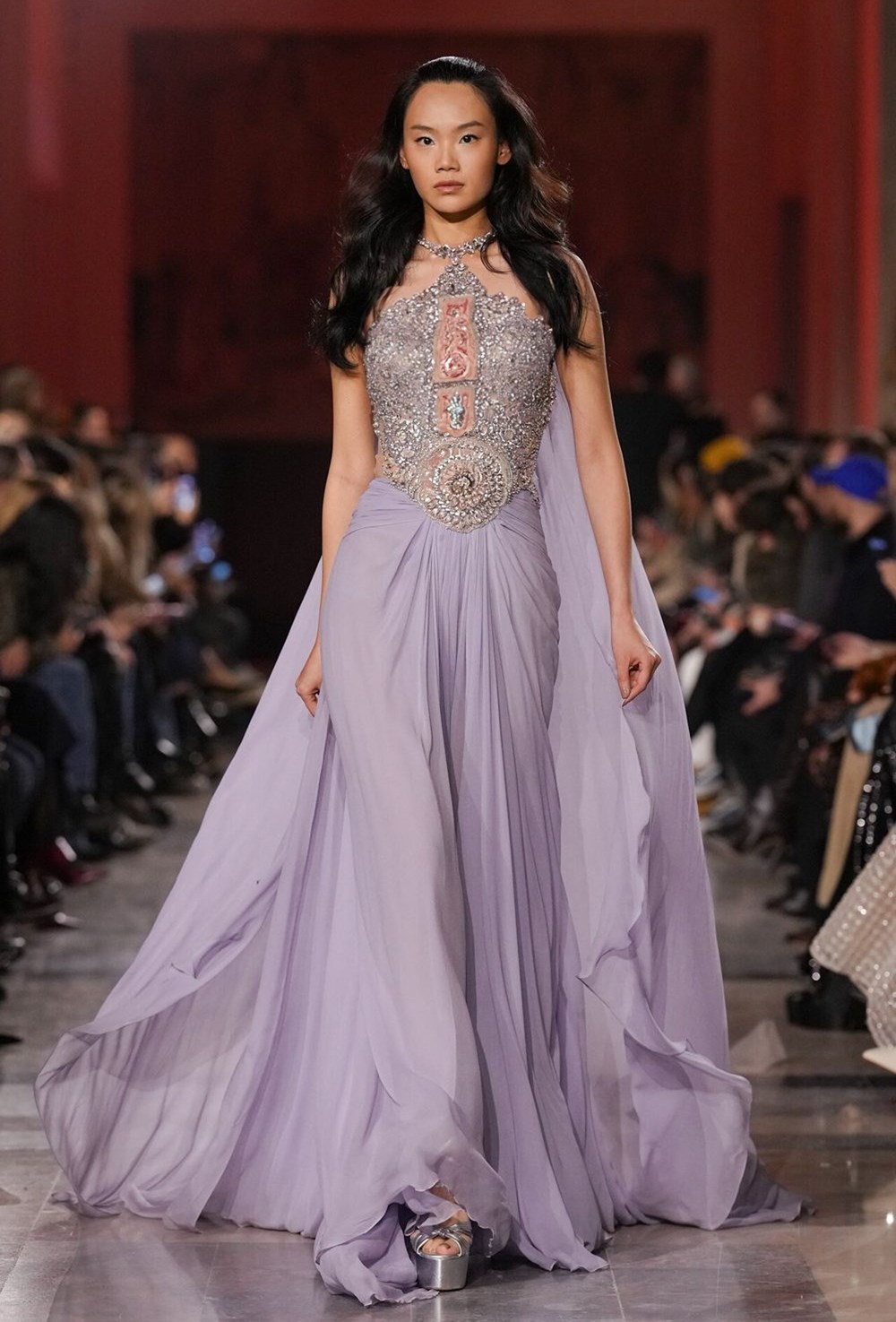 عرض استثنائي لإيلي صعب ELIE SAAB.. في قلب باريس