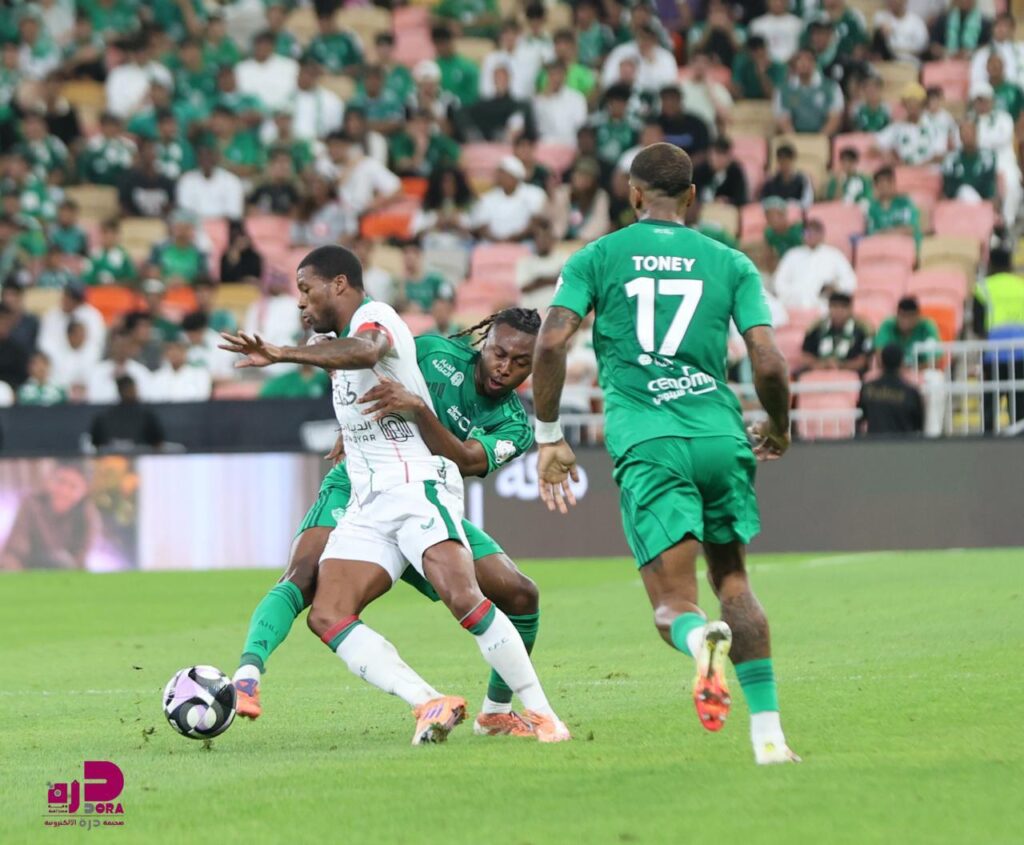 الأهلي يكتسح الاتفاق برباعية ويواصل ملاحقة الهلال