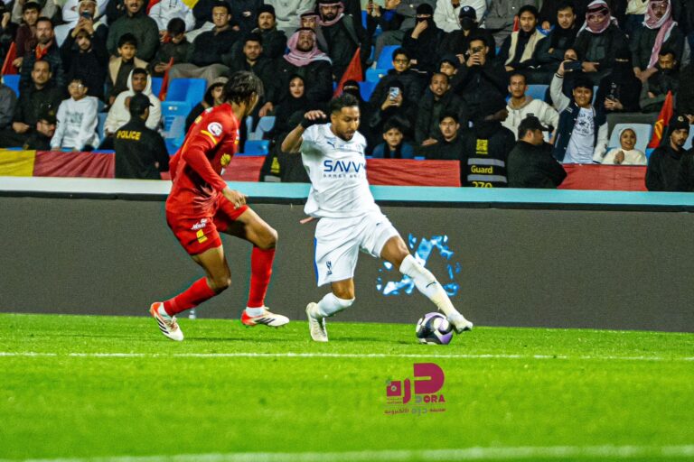 التعادل الإيجابي 2-2 يحسم قمة القادسية والهلال في دوري روشن