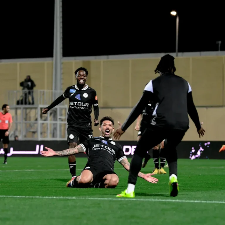 الشباب يسحق الحزم بأربعة أهداف ويعزز موقفه في دوري روشن