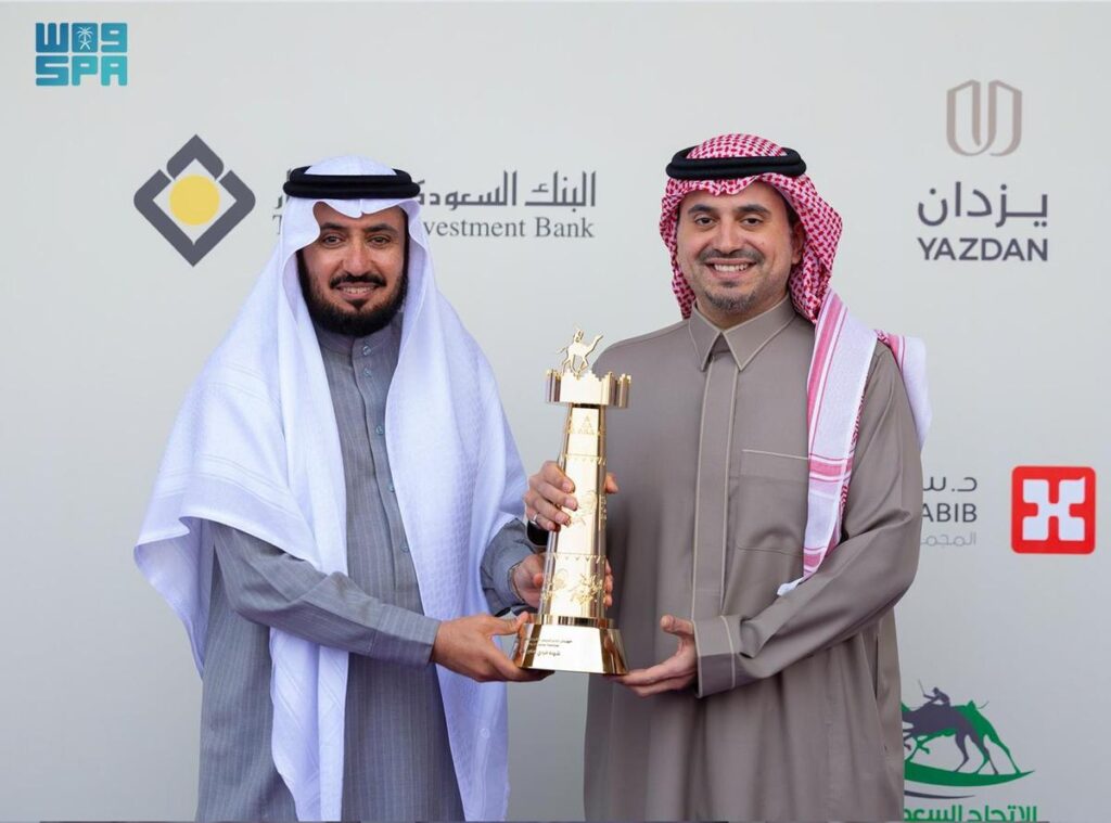 سمو الأمير فهد بن جلوي يتوج أبطال “الجذاع” في مهرجان خادم الحرمين الشريفين