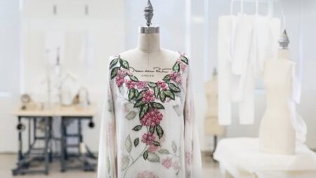 «لجنة التصميم - أبوظبي» تتعاون مع «أوسكار دي لا رينتا».. لتقديم «قفطان إماراتي»