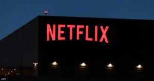 نتفلكس تخرج من سباق وارنر براذرز… والسهم يحلق بـ 13%