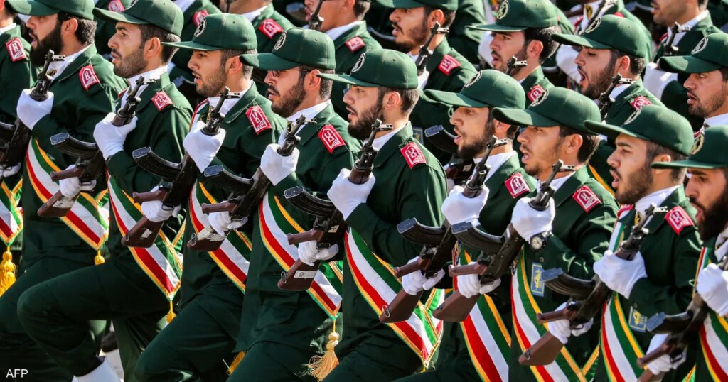 الحرس الثوري يبدأ مناورات عسكرية على الساحل الجنوبي لإيران