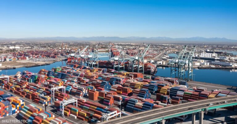 العجز التجاري للولايات المتحدة بلغ مستوى قياسيا في 2025