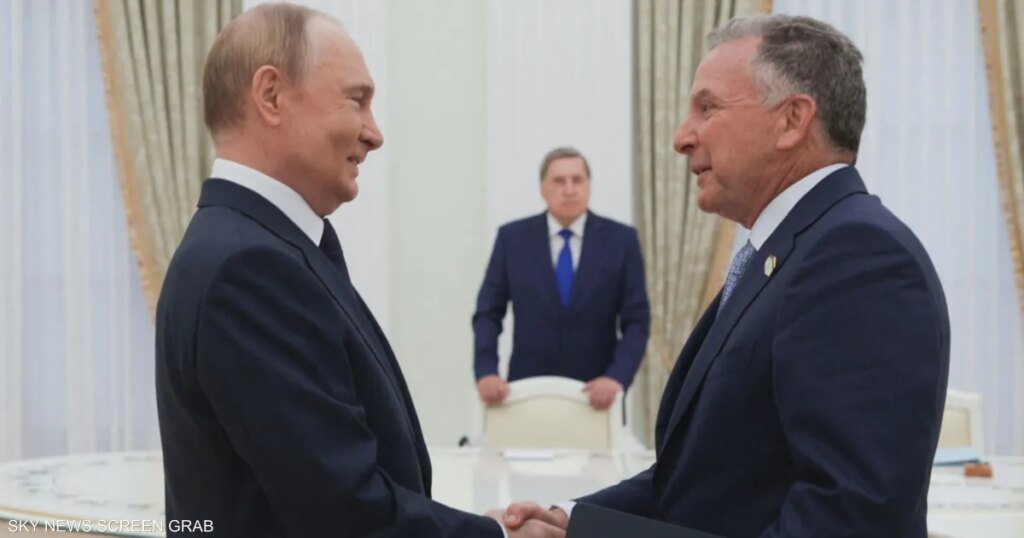 "كان دائما صريحا معي".. ويتكوف يدافع عن لقاءاته مع بوتين