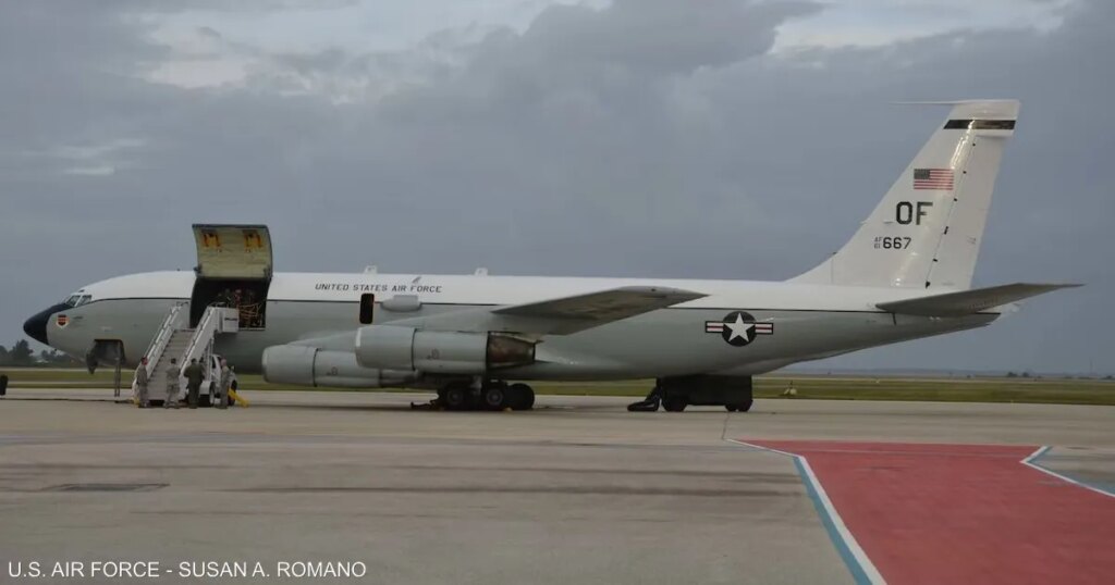 لسبب غامض.. "كاشفة النووي" الأميركية تهبط في بريطانيا