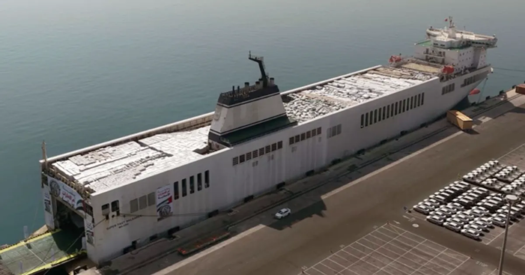 إبحار "أم الإمارات" محملة بأطنان من المساعدات لقطاع غزة