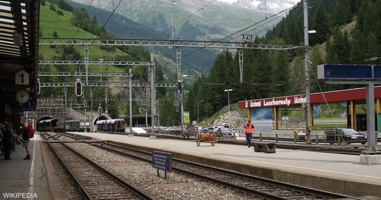 انحراف قطار عن سكته في سويسرا.. أنباء عن سقوط ضحايا