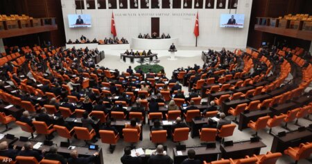 البرلمان التركي يؤيد تقريرا يدعم السلام مع العمال الكردستاني
