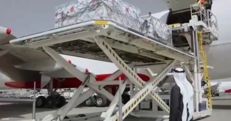 بشراكة إماراتية بحرينية.. إرسال شحنة إغاثية عاجلة إلى غزة