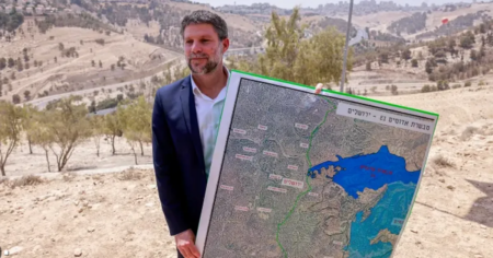 "خطة سموتريتش" للتهجير.. ماذا تعني لمستقبل الضفة؟