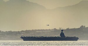 الحاملة "جيرالد فورد" تدخل المتوسط مع تصاعد التهديد لإيران