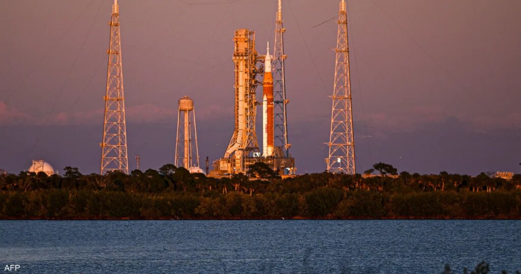 خلل تقني يؤجّل أول رحلة مأهولة إلى القمر منذ عقود