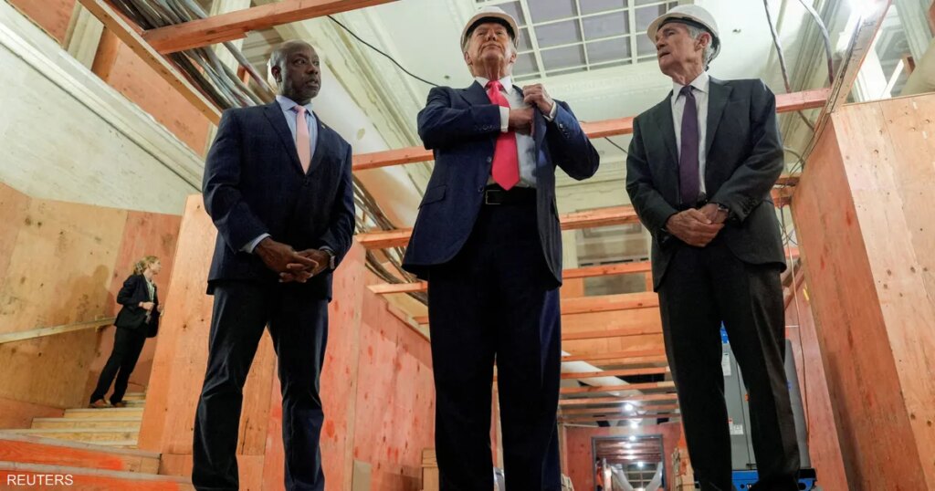 ما هي استراتيجية باول لحماية الفيدرالي من ضغوط ترامب؟