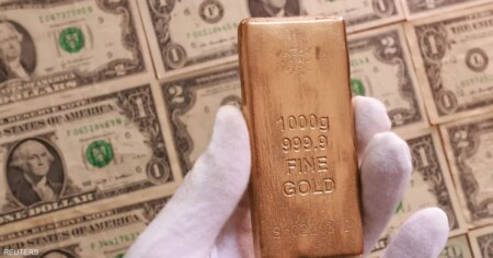 مخاوف تجارية عالمية ترفع الذهب وتضغط على الدولار