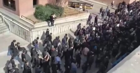 احتجاجات طلابية تتواصل في إيران مع تزايد الضغوط الأميركية