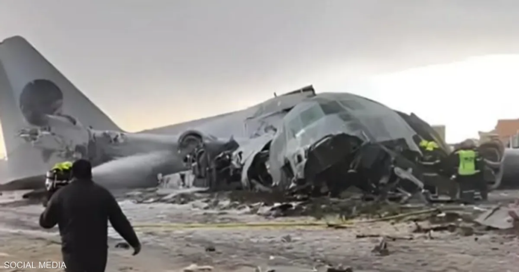 فيديو.. تحطم طائرة عسكرية محملة بالنقود في بوليفيا